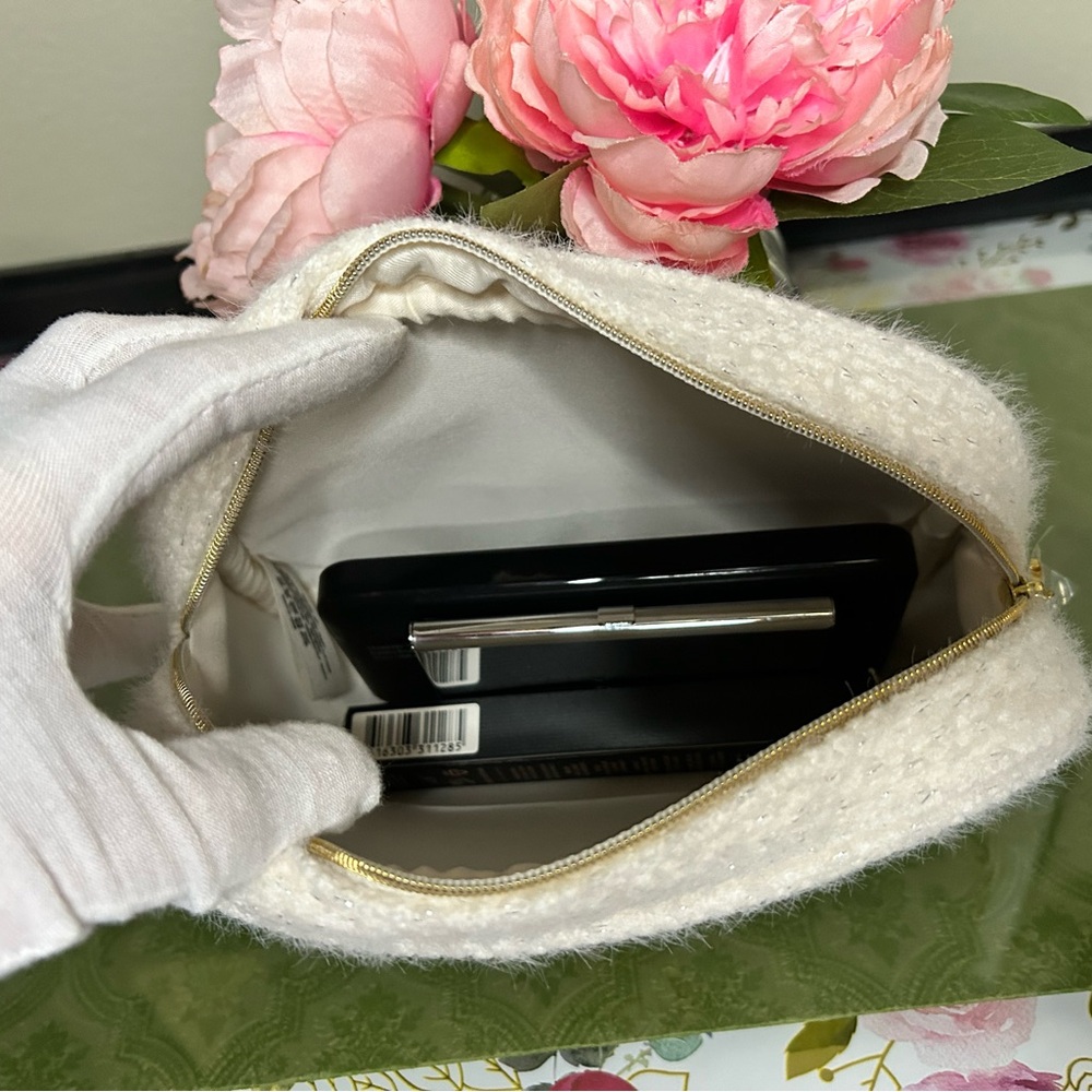 Chanel Beauté Ivory Textured Pouch - Picture 7 of 7